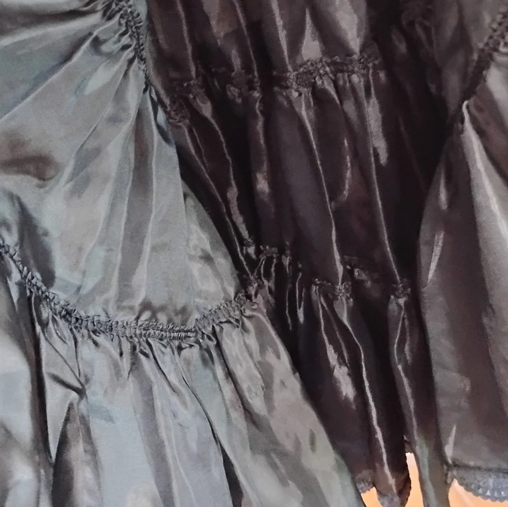 VINTAGE DOUBLE TIERED RUFFLED CRINOLINE - Picture 7 of 8